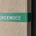 The Bee Νικιάνα