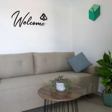 The Bee Apartament *