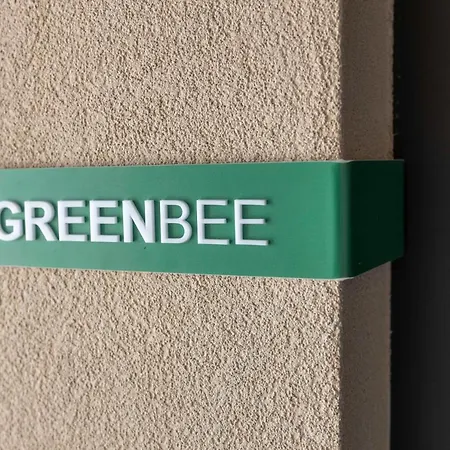 The Bee Никиана