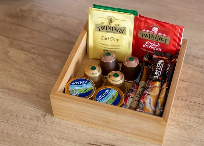 The Bee * نِكيانا