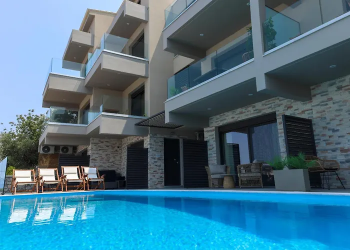 The Bee * نِكيانا